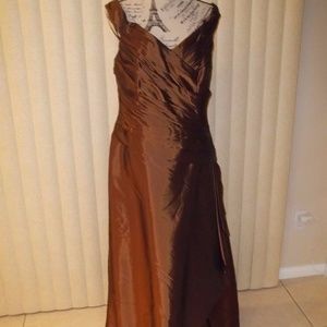 SIMPLY ELEGANT BROWN MOB/FORMAL GOWN SIZE 14 FYI Size up in Formal Gowns